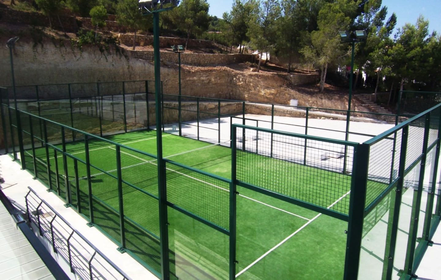 Pista de pádel y tenis en SHA Wellness Clinic