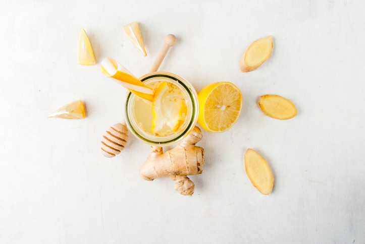 [:es]Agua con limón y jengibre[:en]Lemon water[:]