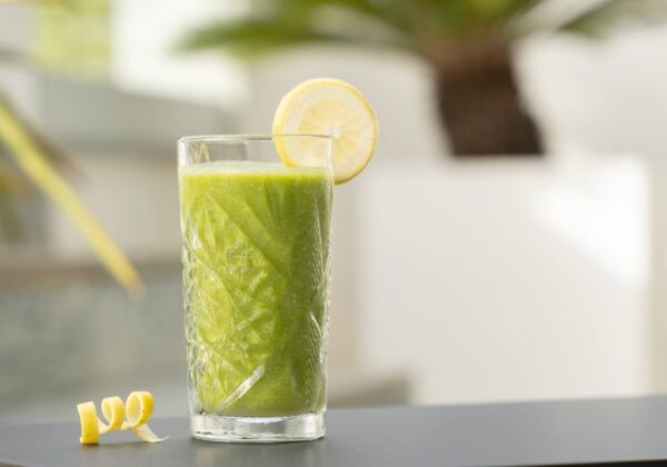 Kale and apple detox smoothie