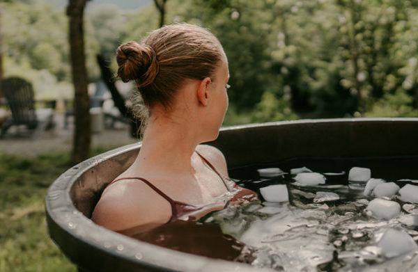 Cold plunge: the benefits of immersing yourself in ice-cold water