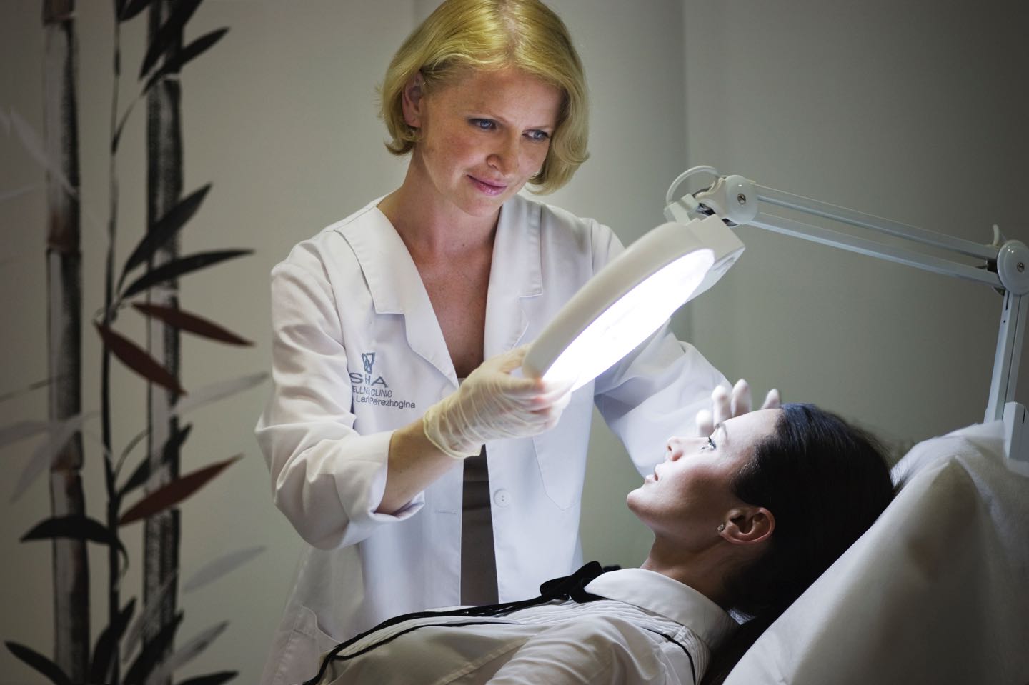 The infiltration of biomimetic peptides is a mesotherapy technique that gets a facelift