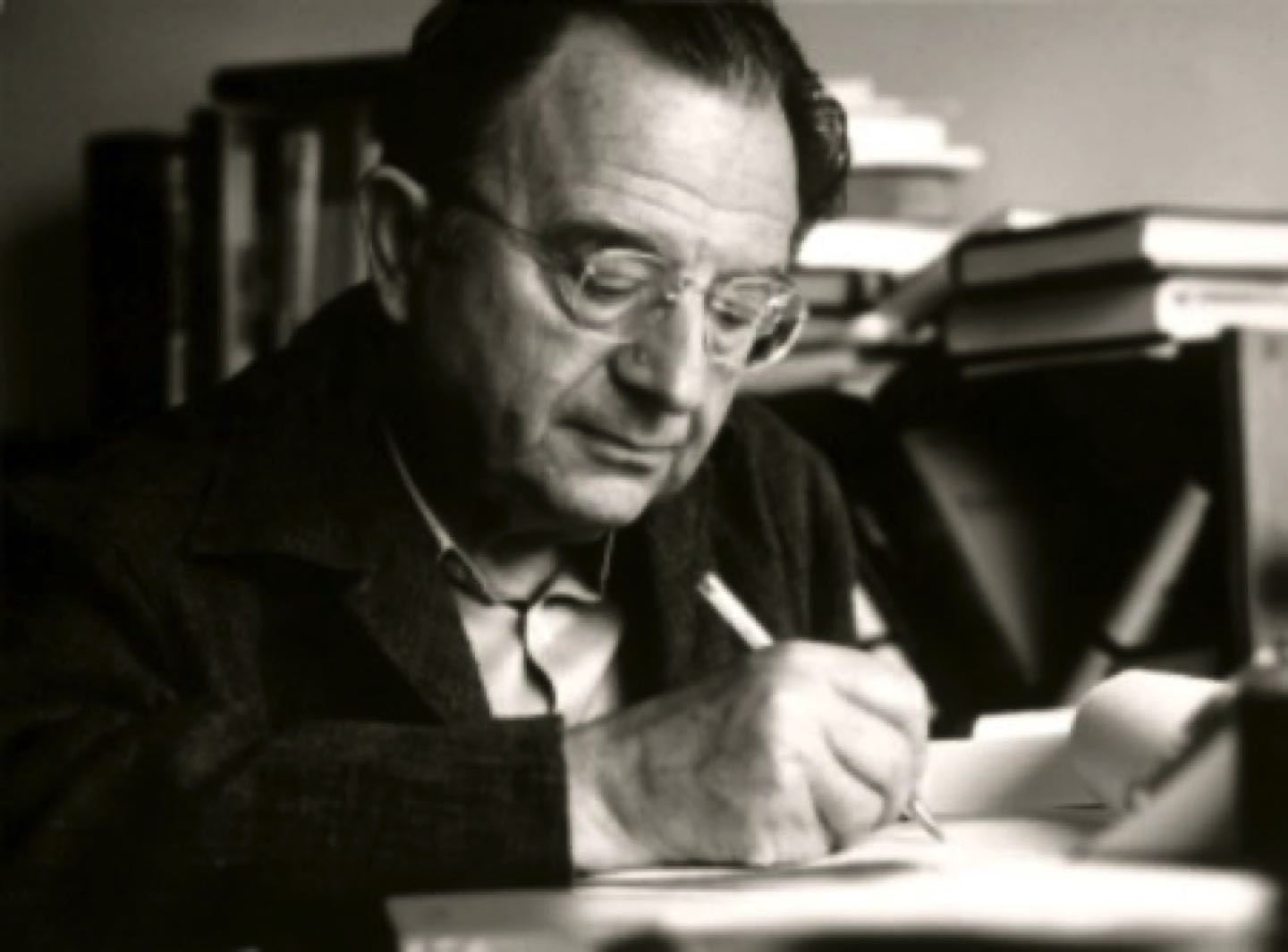 El psicólogo Erich Fromm habla de lo positivo de los cambios en la vida